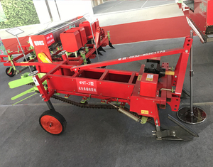 展会上的4HT-2型花生铺放机